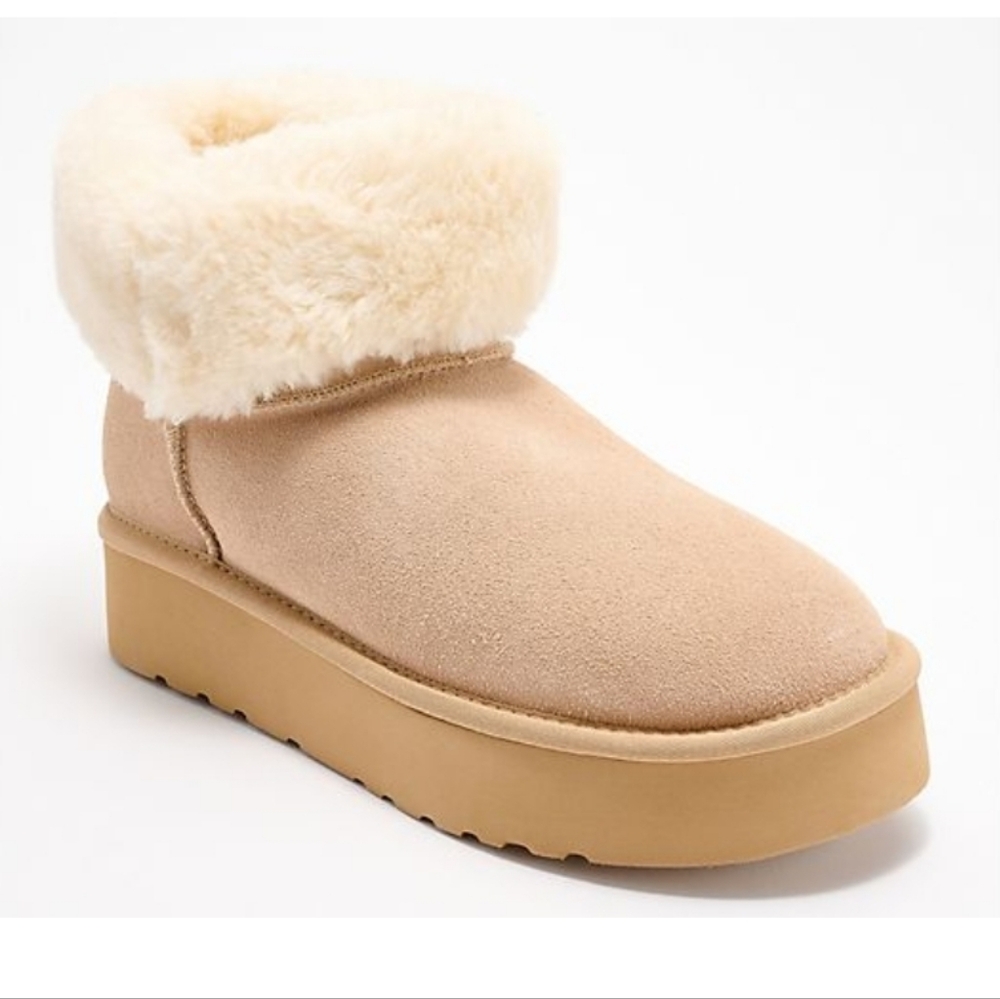 Lamo Women's Water Resistant Suede Platform Boots. New In Original Box. Size 7.
